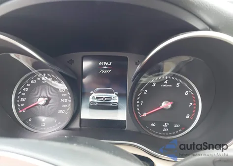 2017 Mercedes-Benz C 300 4Matic z USA, uszkodzony, nr VIN 55SWF4KB2HU207354